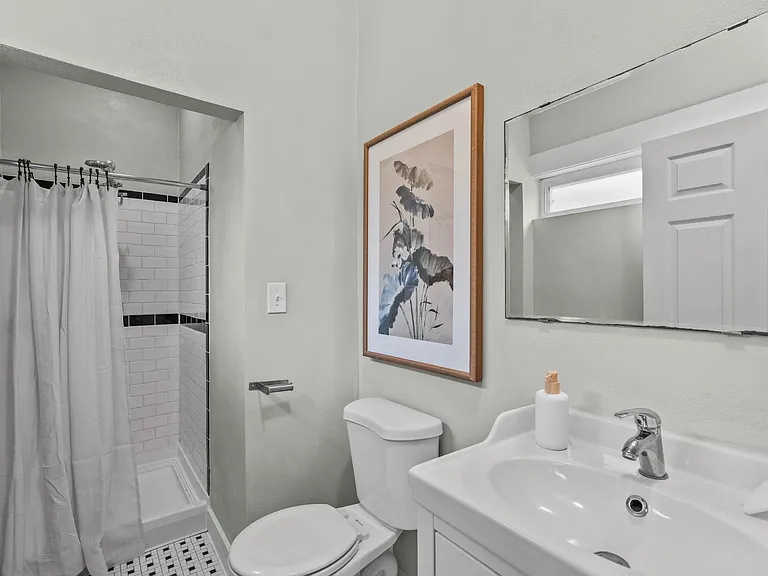 1736 Kearney Ave — Photo 24