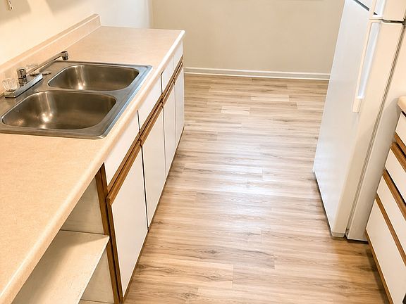 4th image of 2651 Moundsview Dr #1