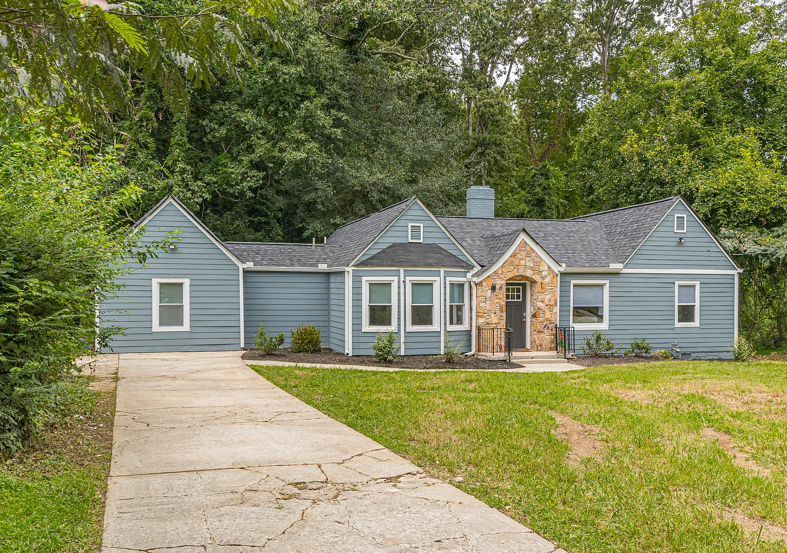 1215 Anchor Ter SW — Photo 1