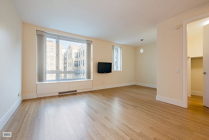 1st image of 545 Cathedral Pkwy #7E