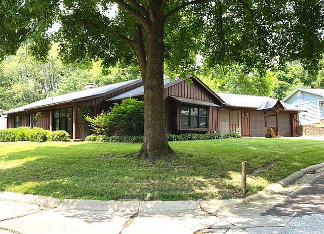 1st image of 601 N Valley Dr