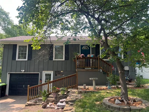 605 E Shady Ln, Harrisonville, MO 64701