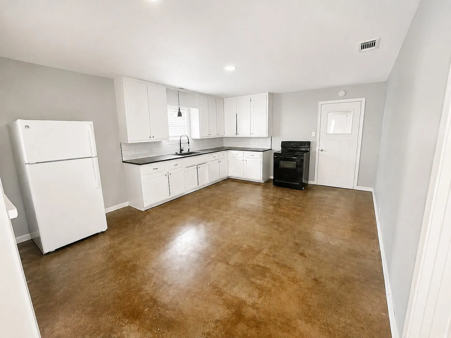 5283 Carpenters Bluff Road - 1 — Photo 2
