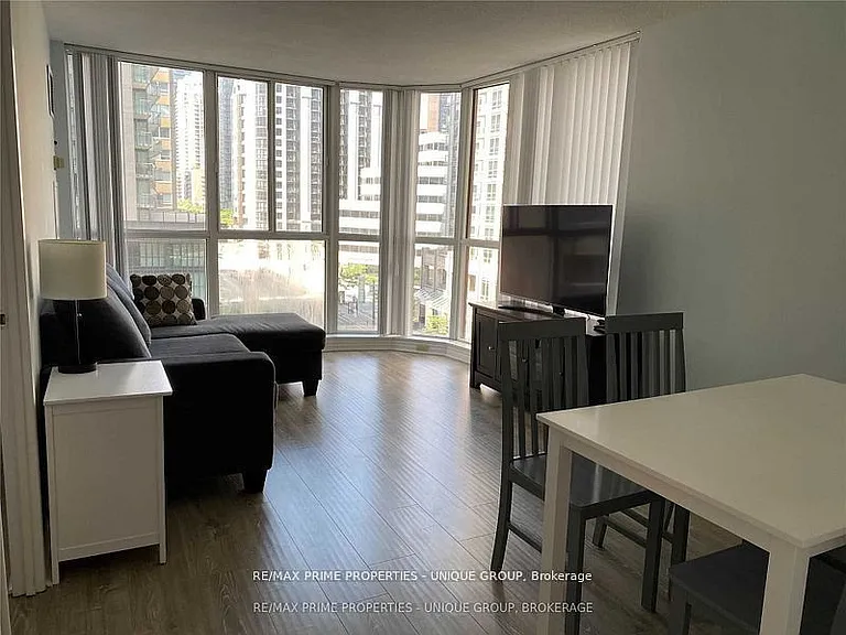 736 Bay St #512 — Photo 2