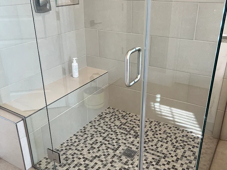 Extra large shower with seat
