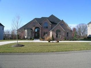 240 Lakeview Dr, Coraopolis, PA 15108