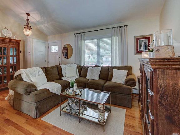 3rd image of 265 Mohican Ave