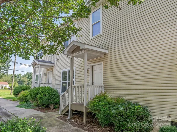 404 Villas Ct, Asheville, NC 28806