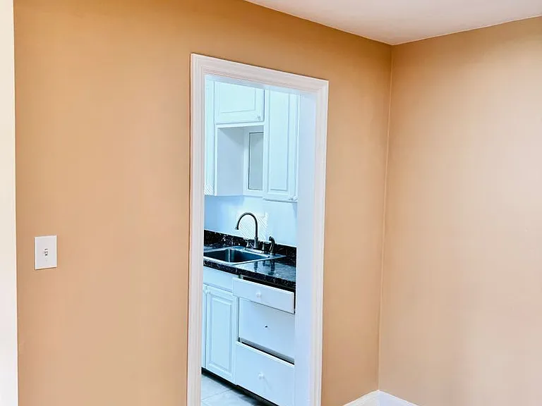 908 Hudson Ave FHY Properties, LLC — Photo 17