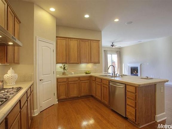 4th image of 1108 Montague Ln