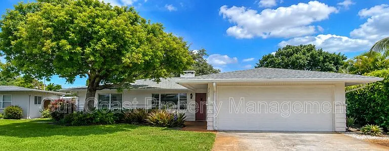 2253 Valencia Dr — Photo 1