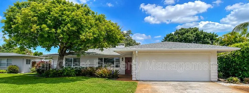 2253 Valencia Dr