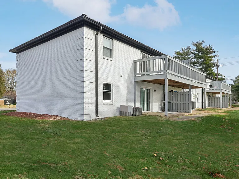 Charleston Square Apartments — Photo 29