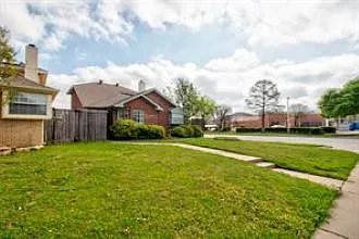 201 Teakwood Ln — Photo 16