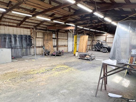 5th image of 211 Spring St