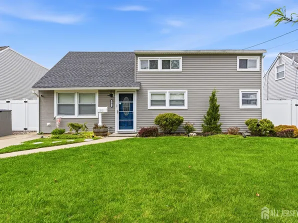 93 Marion St, Carteret, NJ 07008