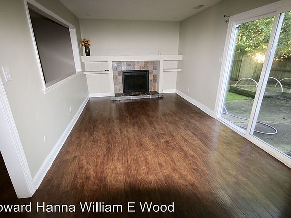 3rd image of 401 Burr Oak Cir