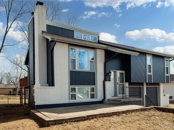 307 SW Ensley Ln, Lees Summit, MO 64081