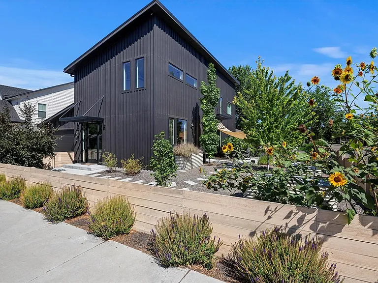 802 W Elwood Dr — Photo 1