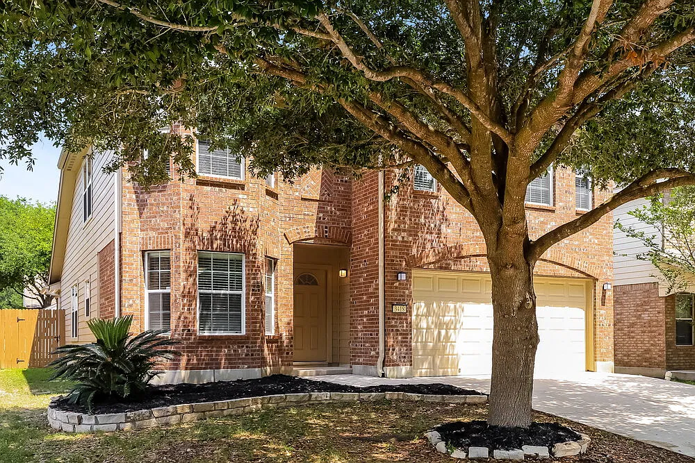 4 bed, 2.5 bath, 2319 sqft, $1,980 — Photo 4