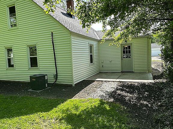 2nd image of 451 Clarmont Rd