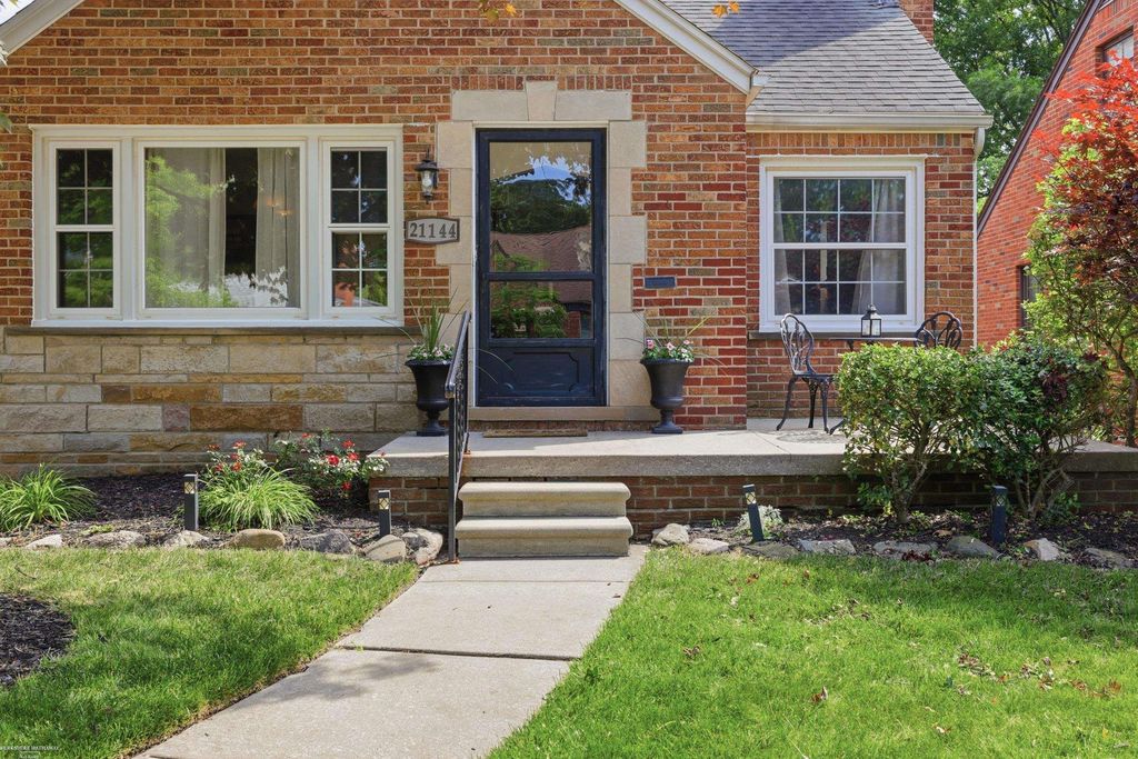 21144 Fleetwood Dr, Harper Woods, MI - View 4