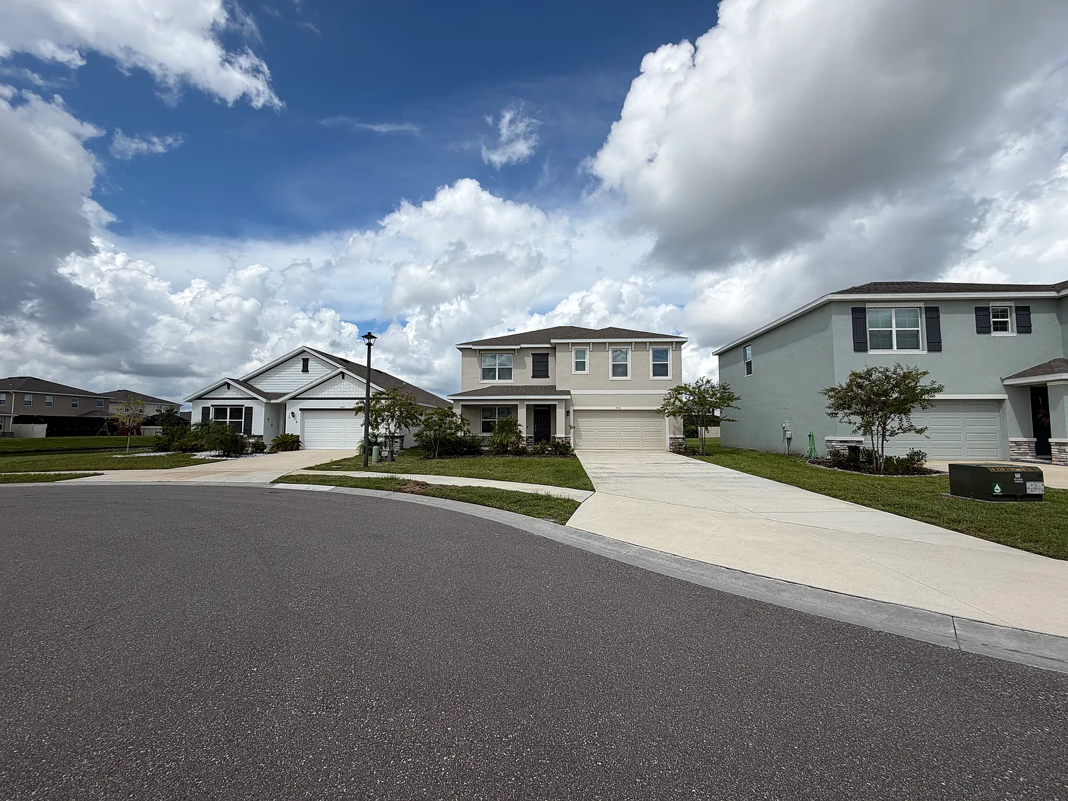 5 bed, 2605 sqft, $3,300 — Photo 2