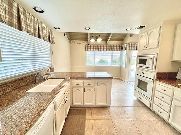 4th image of 12865 Moorshire Dr