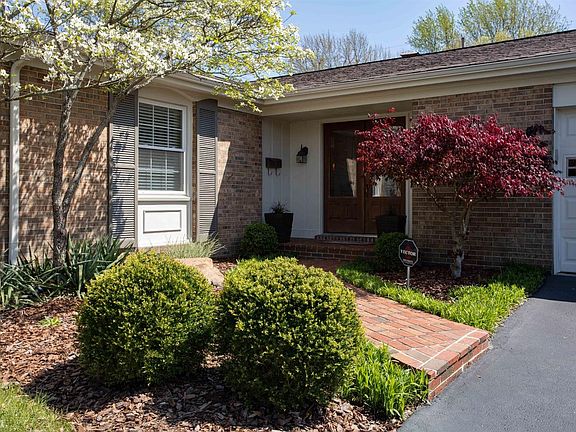 2nd image of 322 Curtin Dr