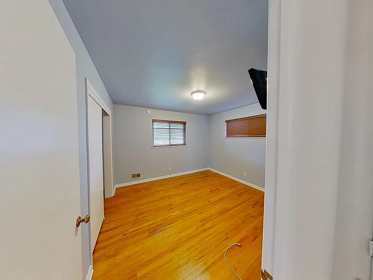 2230 Marshall St — Photo 12