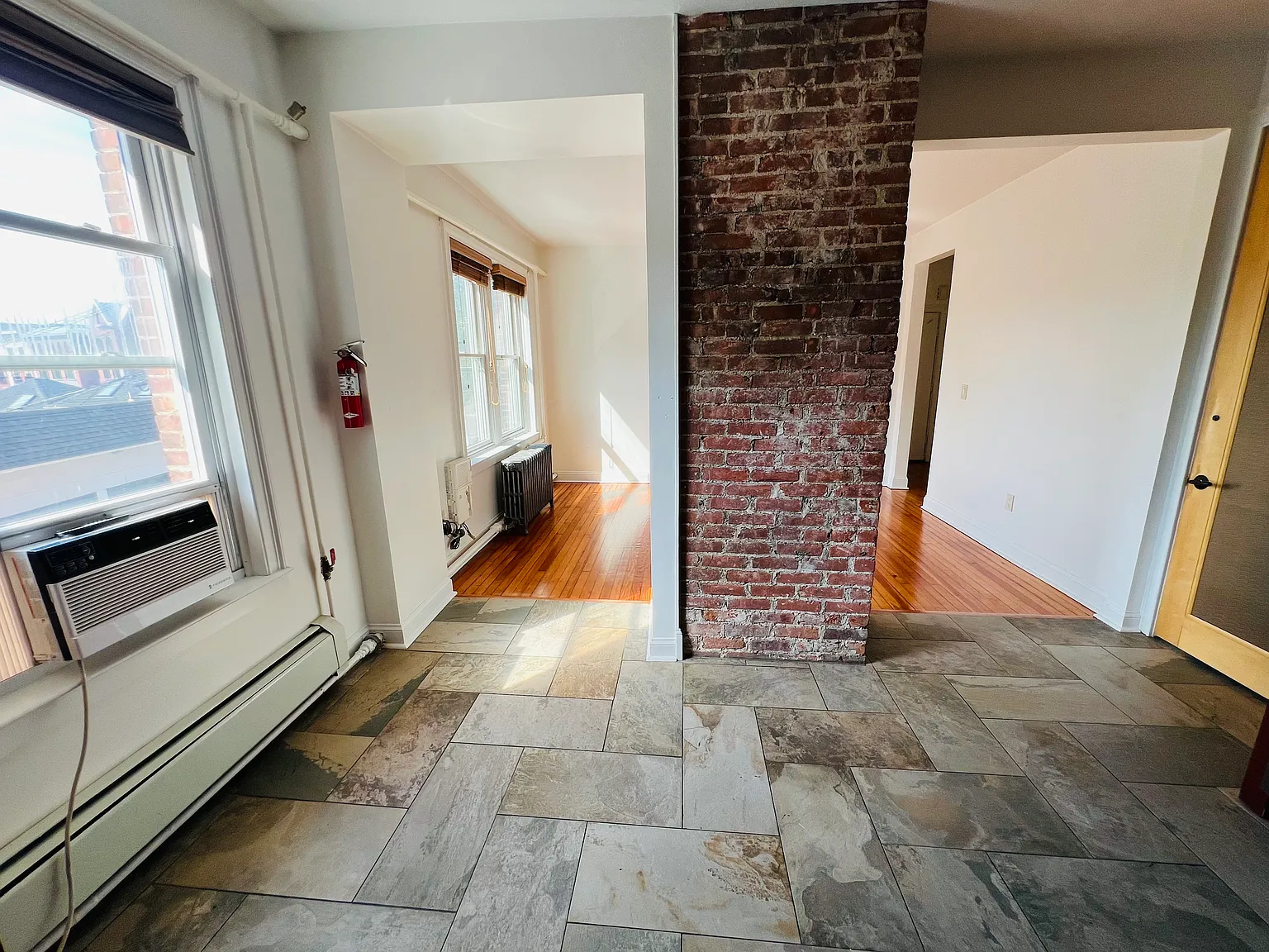 1 bed, 700 sqft, $1,980 — Photo 2