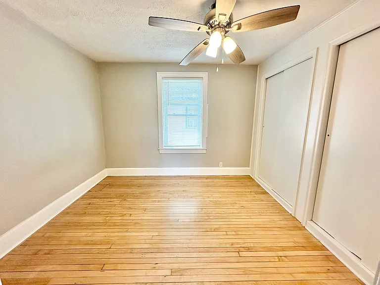 1811 N Warren Ave — Photo 15