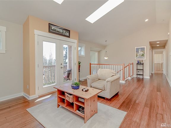 4th image of 210 66th Avenue Ct E