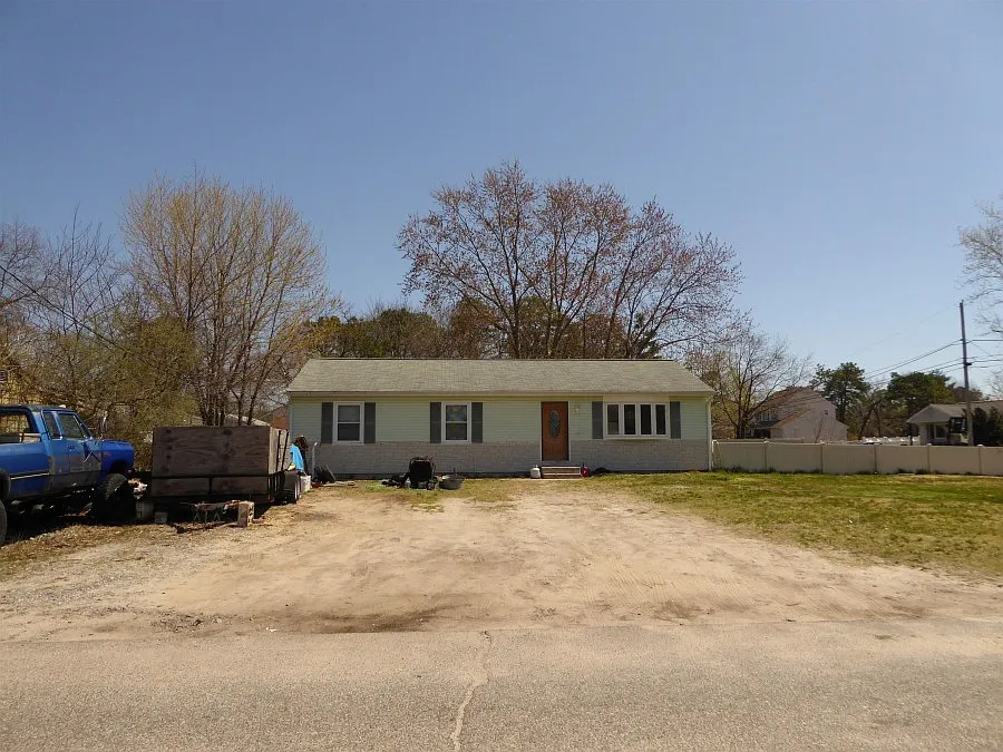 400 Southampton Blvd photo 1