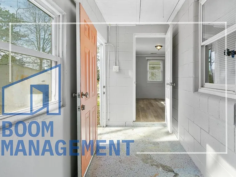 1411 Parham St — Photo 11