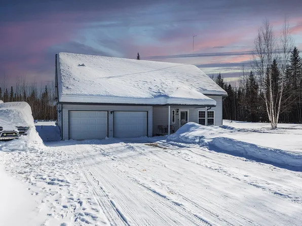 2765 Dagan Cir, North Pole, AK 99705