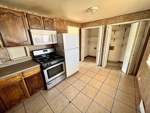 3rd image of 1315 Juniper Dr