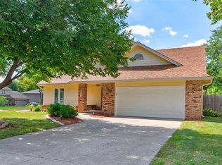 4021 Stonebridge Rd, West Des Moines, IA 50265