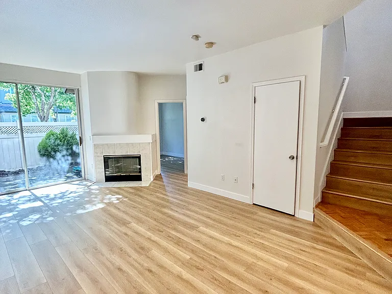 2527 Baywood Way — Photo 6