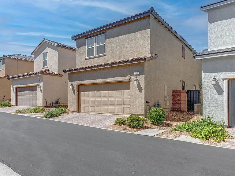 2648 Montesilvano Pl — Photo 45