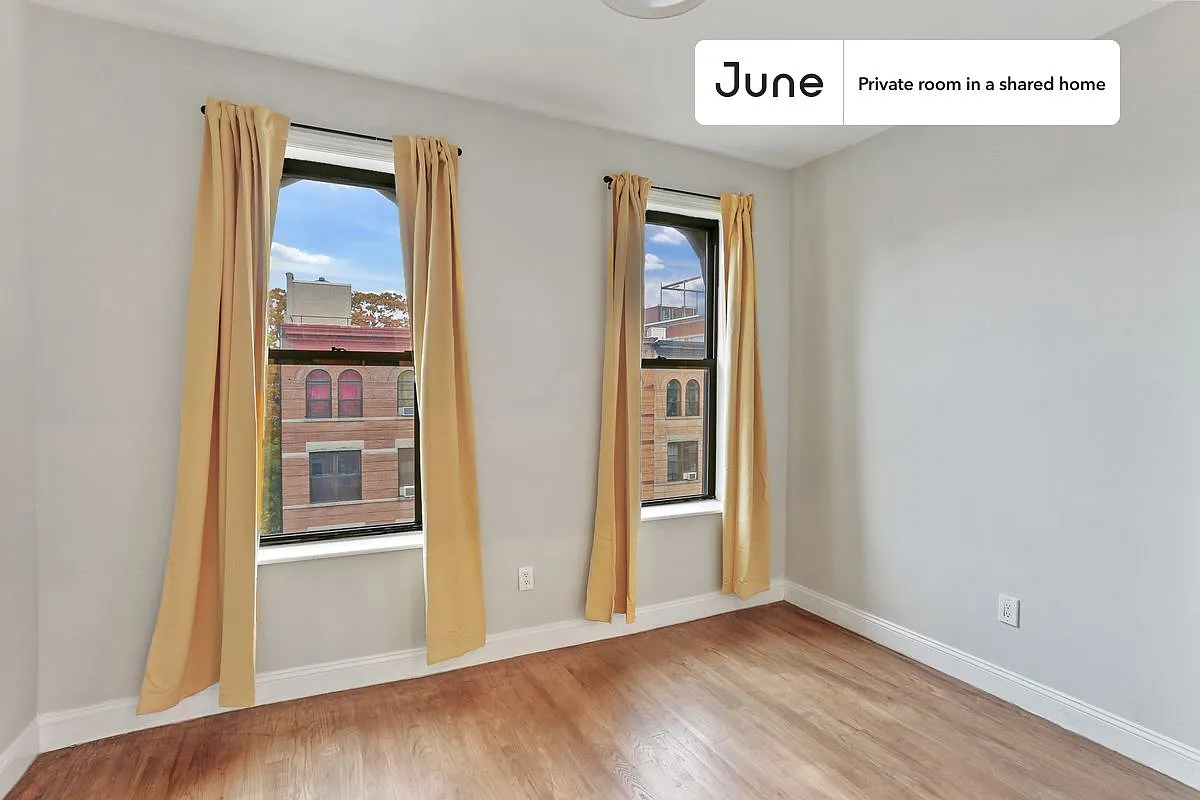 Full bedroom in 4 bed/1 bath home in Crown Heights #960 A — Photo 2