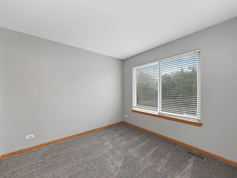 690 Lincoln Station Dr — Photo 12
