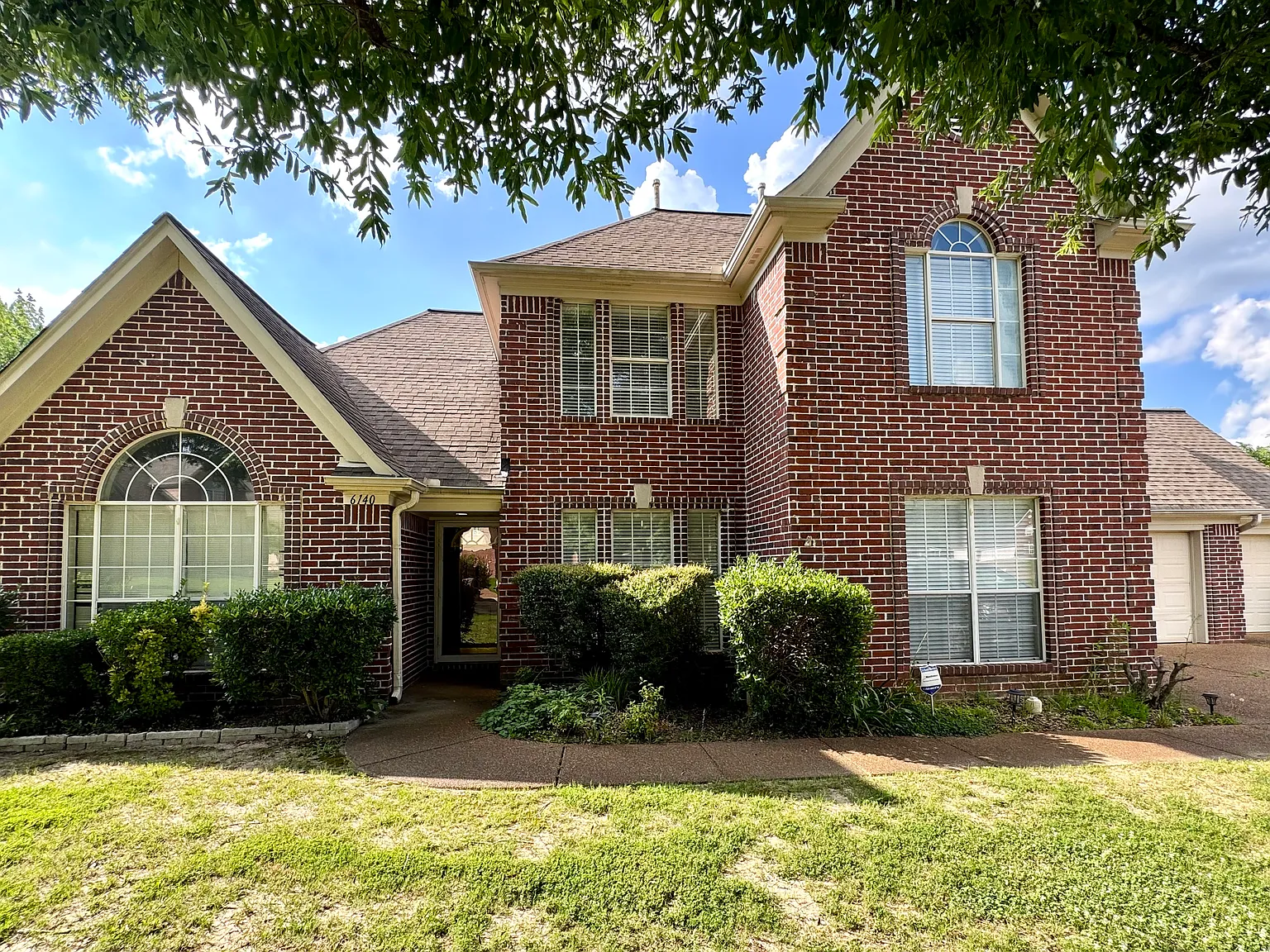 4 bed, 2.5 bath, 2409 sqft, $5,970 — Photo 4