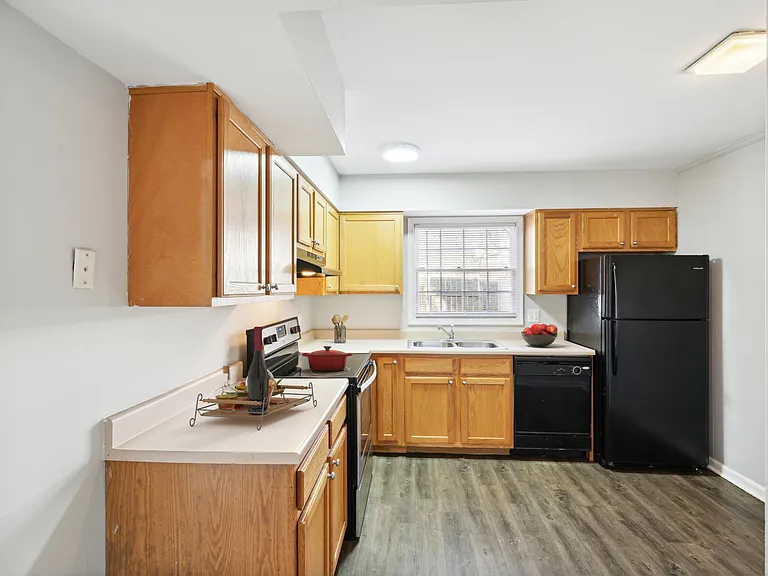 Jamestown Apartments & Townhomes — Photo 9