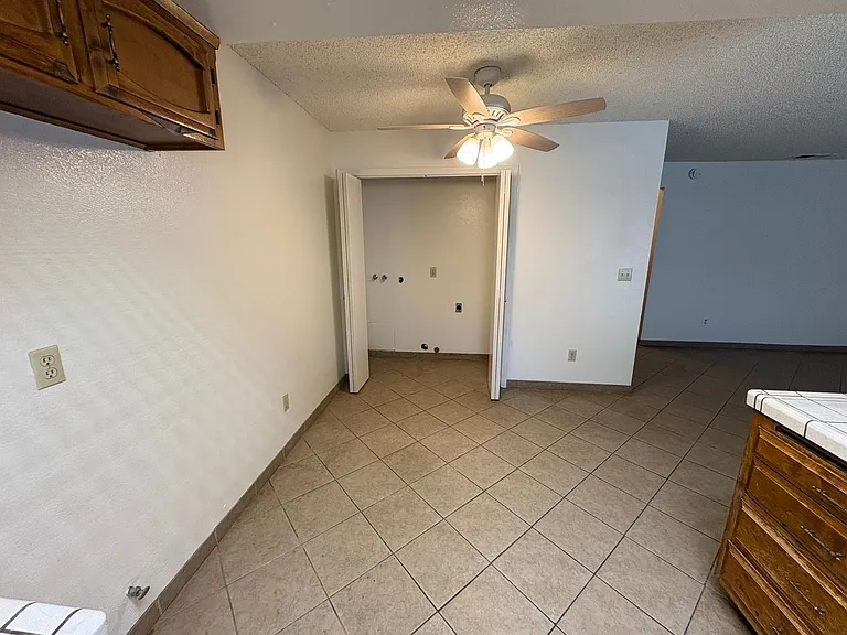 1748 E Laura Ave — Photo 15