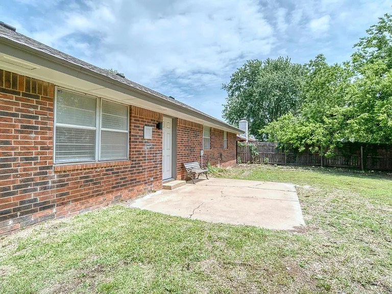 700 Wood Hollow Ln — Photo 25