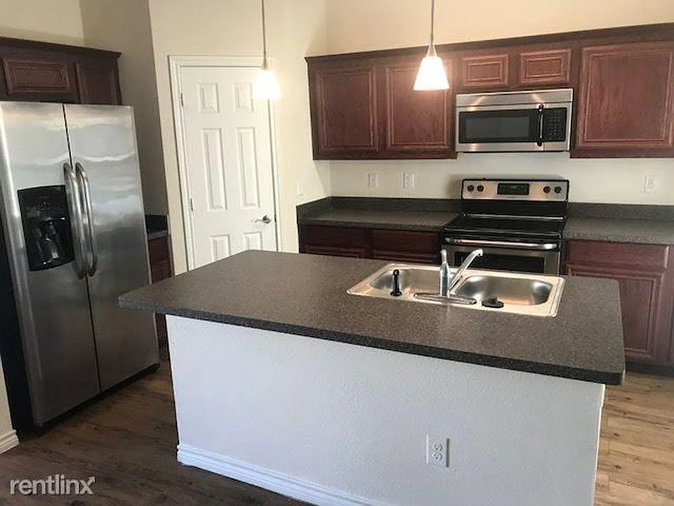 5508 Soledad Dr — Photo 2