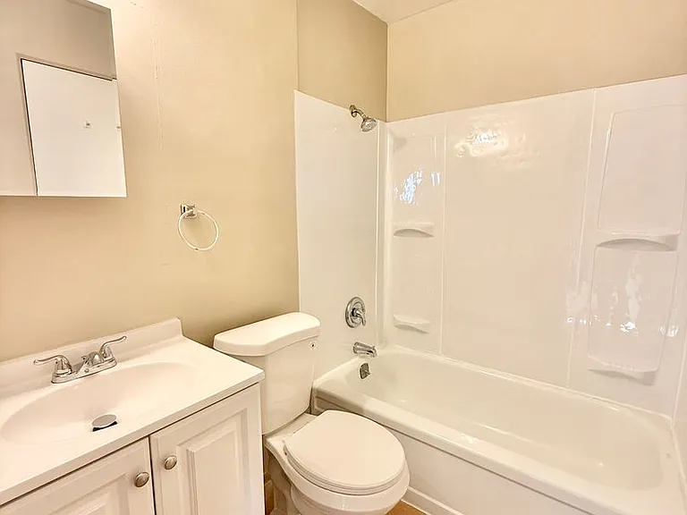 108 Arthur St. — Photo 10