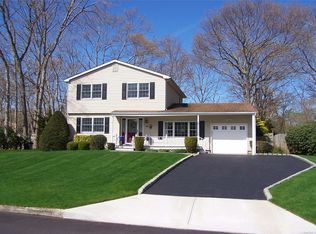 44 Tremont Ave, Patchogue, NY 11772