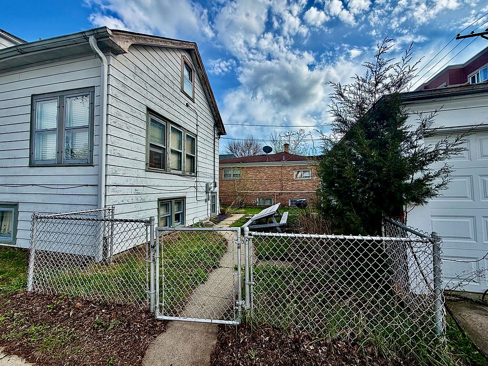 2nd image of 2858 N Neenah Ave
